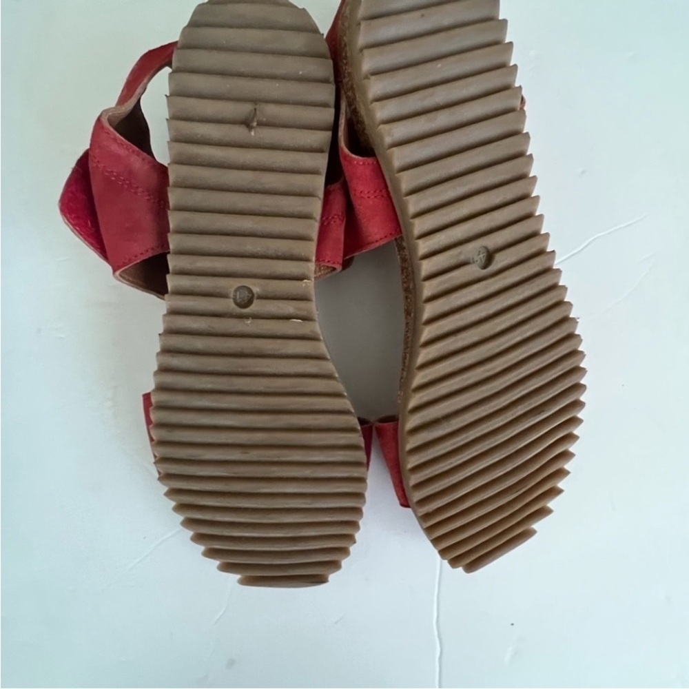 Miz Mooz Rori red suede sandal - Picture 5 of 6